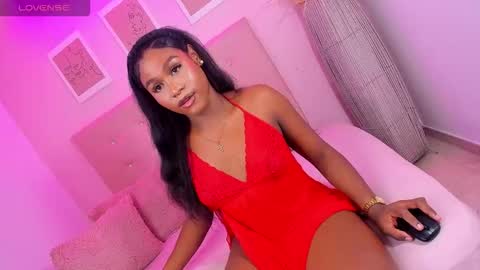 annie_dolce_ online show from 11.19.25