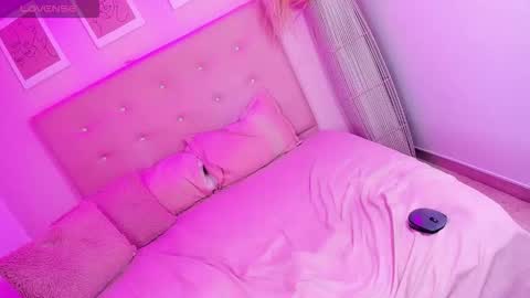 Snapshot of annie_dolce_ chatting on 02.15.26 annie_dolce_ online show from 02.15.26