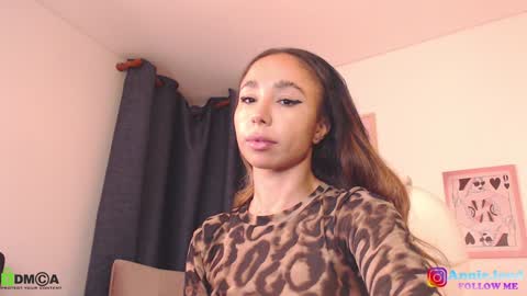 Snapshot of annie_es chatting on 01.29.25 Annie online show from 01.29.25