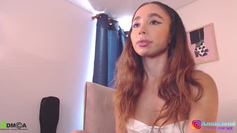 Snapshot of annie_es chatting on 01.31.25 Annie online show from 01.31.25