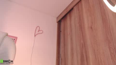 Snapshot of annie_es chatting on 03.11.25 Annie online show from 03.11.25