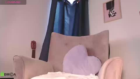 Snapshot of annie_es chatting on 09.08.25 Annie online show from 09.08.25