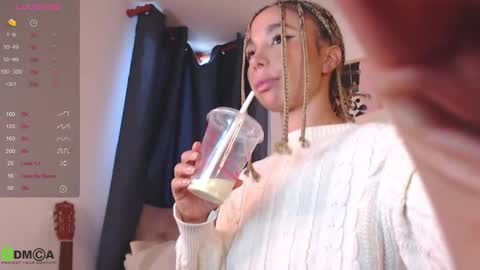 Snapshot of annie_es chatting on 09.14.25 Annie online show from 09.14.25