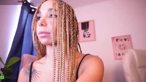 Snapshot of annie_es chatting on 10.31.25 Annie online show from 10.31.25