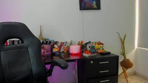 annie_loff online show from 02.05.25