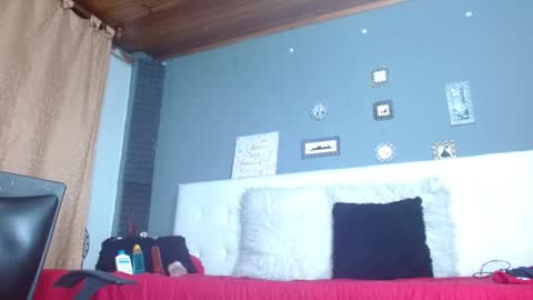 annie_scott_ online show from 02.28.25