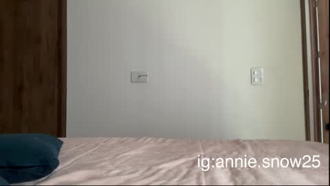 JEANNE no olvides seguirme dont forget follow me  uu online show from 03.06.25