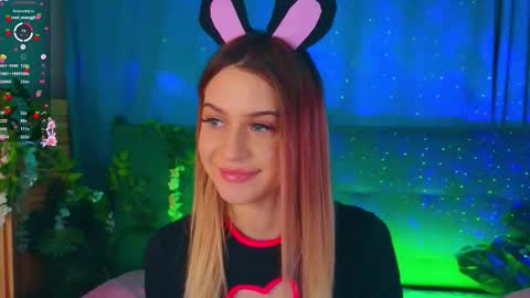 Snapshot of annie_swanson chatting on 02.12.26 annie online show from 02.12.26