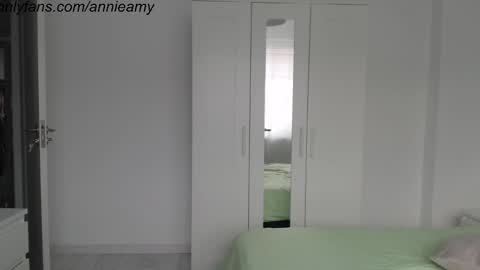 Annie online show from 01.10.25