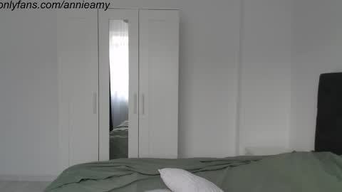 Annie online show from 02.04.25