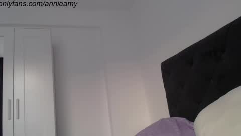 Annie online show from 02.12.25