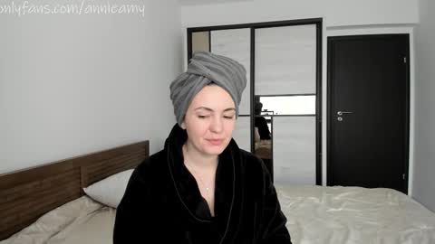 Snapshot of annieamy chatting on 02.19.26 Annie online show from 02.19.26