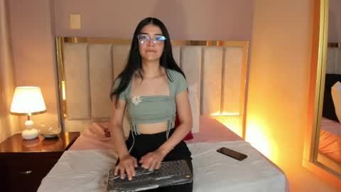 Snapshot of anniebluee_ chatting on 05.08.26 Annie Bluee online show from 05.08.26