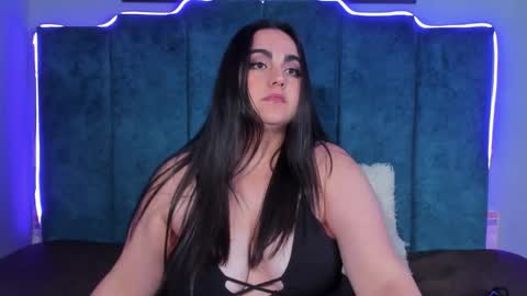 Snapshot of annieesweett_ chatting on 01.14.26 Annie Sweet Cherry online show from 01.14.26