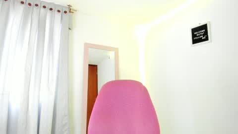 Snapshot of anniegray_12 chatting on 12.30.24 Annie online show from 12.30.24