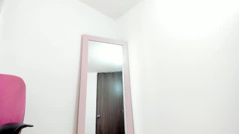 Snapshot of anniegray_12 chatting on 11.29.25 Annie online show from 11.29.25