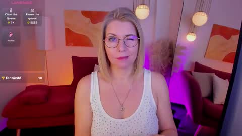 Annie online show from 11.14.25