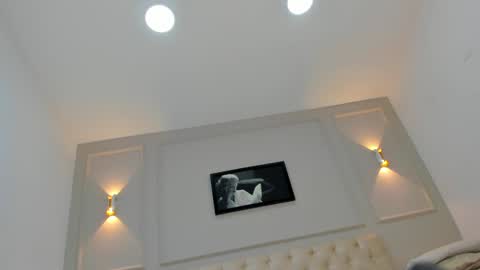 Snapshot of anniemartinezz chatting on 12.30.24 Annie online show from 12.30.24