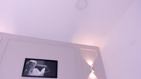 Snapshot of anniemartinezz chatting on 01.08.25 Annie online show from 01.08.25