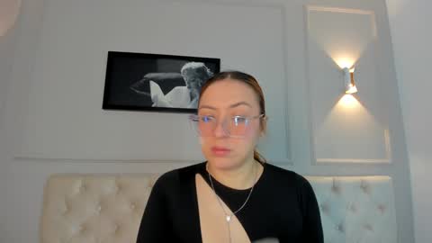 Snapshot of anniemartinezz chatting on 01.23.25 Annie online show from 01.23.25