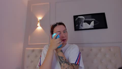 Snapshot of anniemartinezz chatting on 01.29.25 Annie online show from 01.29.25