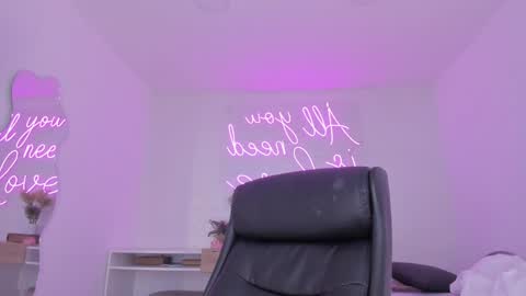 Snapshot of anniemartinezz chatting on 01.30.25 Annie online show from 01.30.25