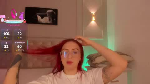 Snapshot of anniemartinezz chatting on 09.09.25 Annie online show from 09.09.25