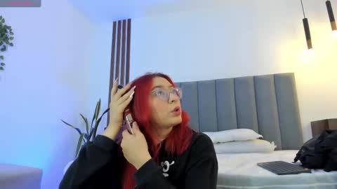 Snapshot of anniemartinezz chatting on 11.20.25 Annie online show from 11.20.25