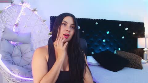 Snapshot of anniestone_ chatting on 09.20.25 ANNIE online show from 09.20.25