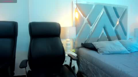 Snapshot of anniestone_ chatting on 10.19.25 ANNIE online show from 10.19.25