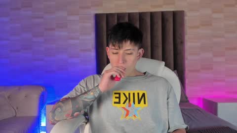 Annie  Alex online show from 01.03.25