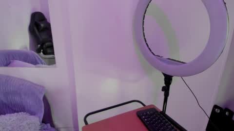 Annie Evans  online show from 09.24.25