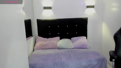 Annie Evans  online show from 09.25.25