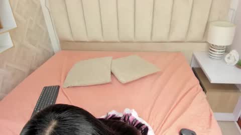 Annie Queen online show from 12.23.25