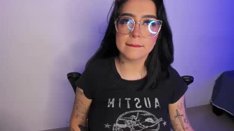 Snapshot of annikamerliahh_ chatting on 09.21.25 Annika online show from 09.21.25