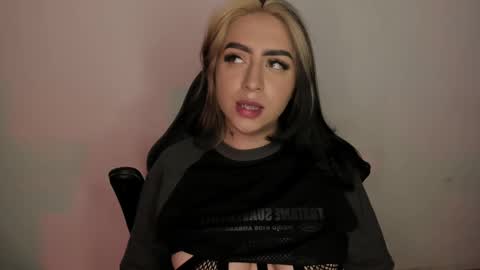 Snapshot of annikamerliahh_ chatting on 10.31.25 Annika online show from 10.31.25