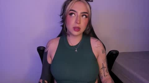 Snapshot of annikamerliahh_ chatting on 11.12.25 Annika online show from 11.12.25