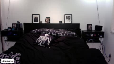 Snapshot of annmarieferrara chatting on 10.31.25 Ann online show from 10.31.25