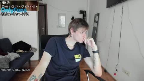 Snapshot of annonimsick chatting on 04.01.26 online show from 04.01.26