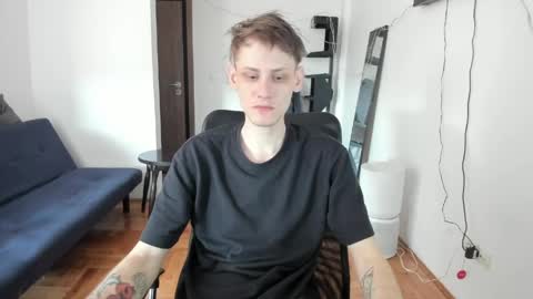 Snapshot of annonimsick chatting on 04.18.26 online show from 04.18.26