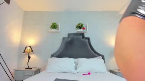 Snapshot of anntoniawood chatting on 12.23.24 Anntonia Woods online show from 12.23.24