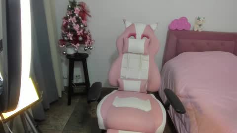 Snapshot of annubis_lia chatting on 12.10.24 SOFIA INDEPENDENT MODEL online show from 12.10.24