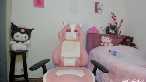 Snapshot of annubis_lia chatting on 01.10.25 SOFIA INDEPENDENT MODEL online show from 01.10.25