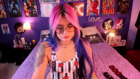 Snapshot of anny_cross chatting on 09.16.25 Paty online show from 09.16.25