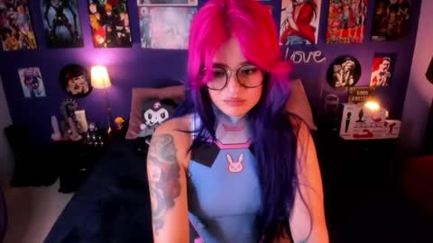 Snapshot of anny_cross chatting on 10.08.25 Paty online show from 10.08.25