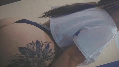 Snapshot of anny_louis chatting on 01.25.25 ANNY LOUIS online show from 01.25.25