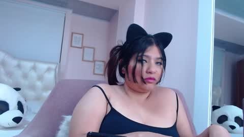 Snapshot of anny_louis chatting on 02.11.25 ANNY LOUIS online show from 02.11.25