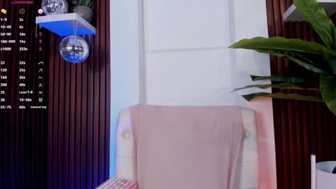 Snapshot of annybuny chatting on 01.11.25 Ana online show from 01.11.25