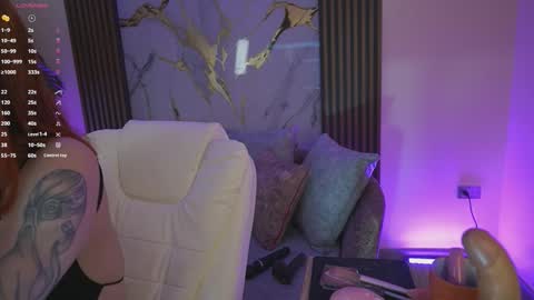 Snapshot of annybuny chatting on 09.16.25 Ana online show from 09.16.25