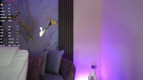 Snapshot of annybuny chatting on 10.07.25 Ana online show from 10.07.25